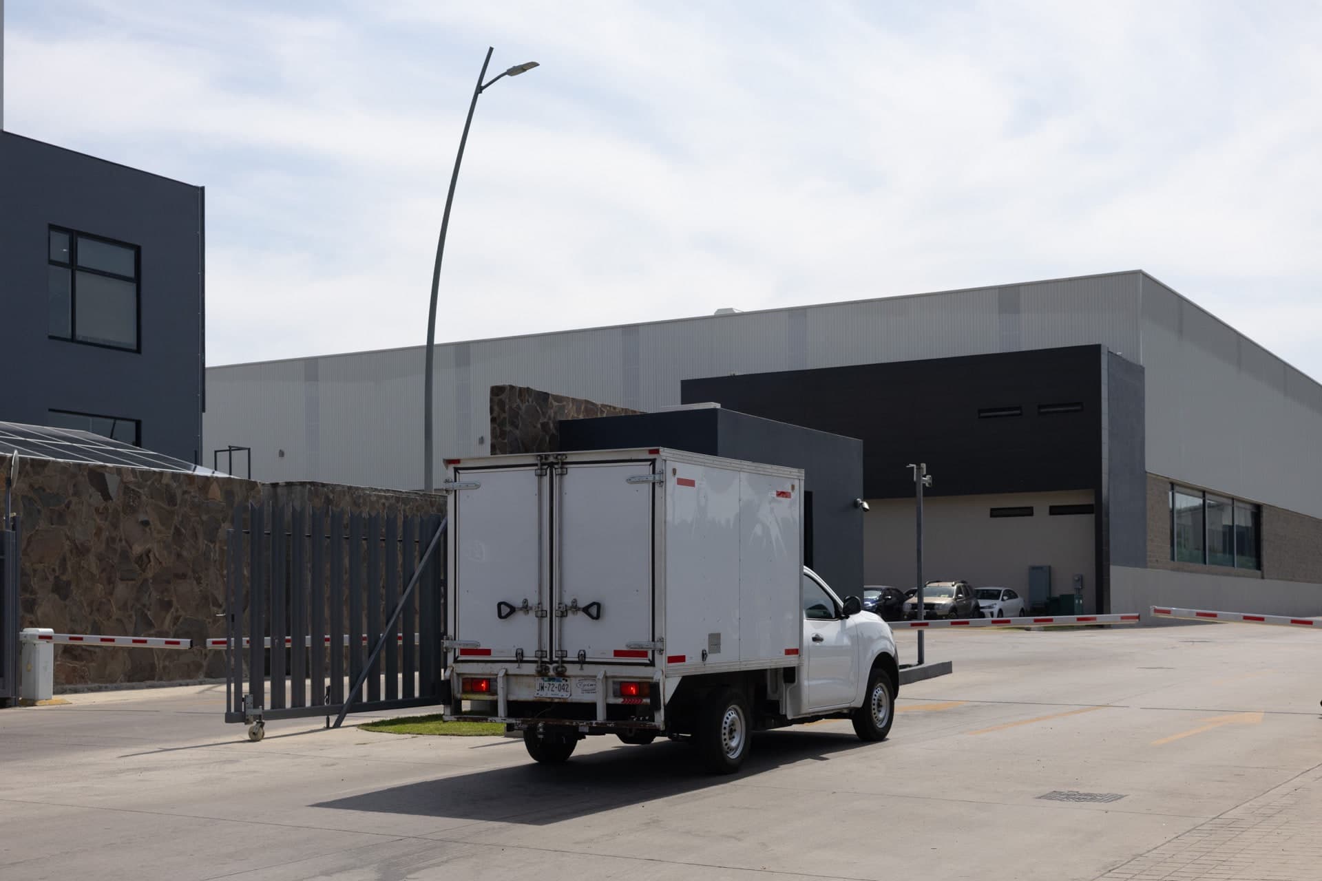 Nationwide shipping with multiple carriers