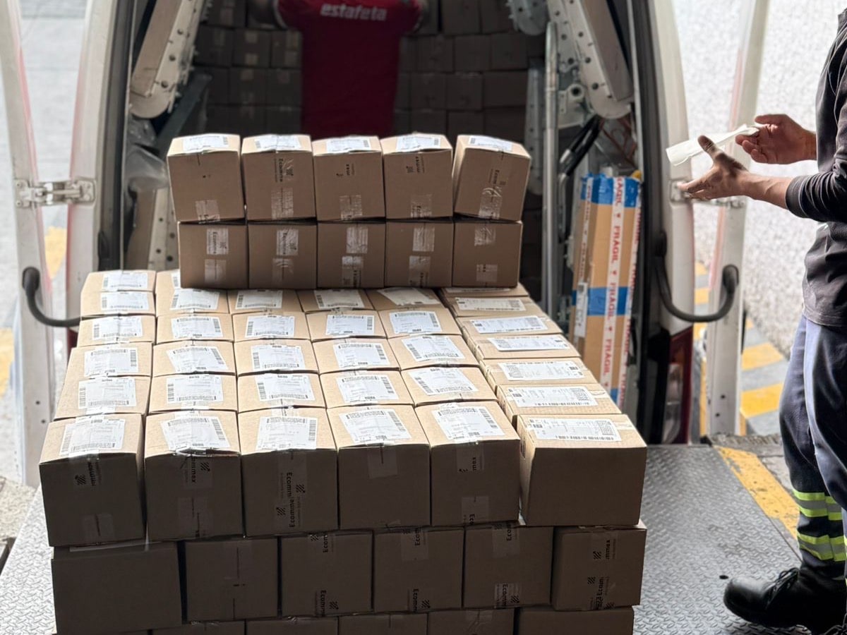 Entrega de pedidos al carrier para distribución